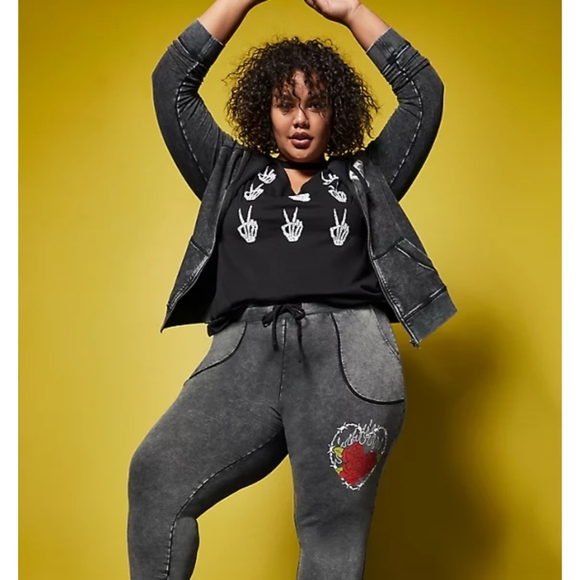 LOVESICK BLACK PEACE SKELETON CHOKER TEE - Picture 2 of 4